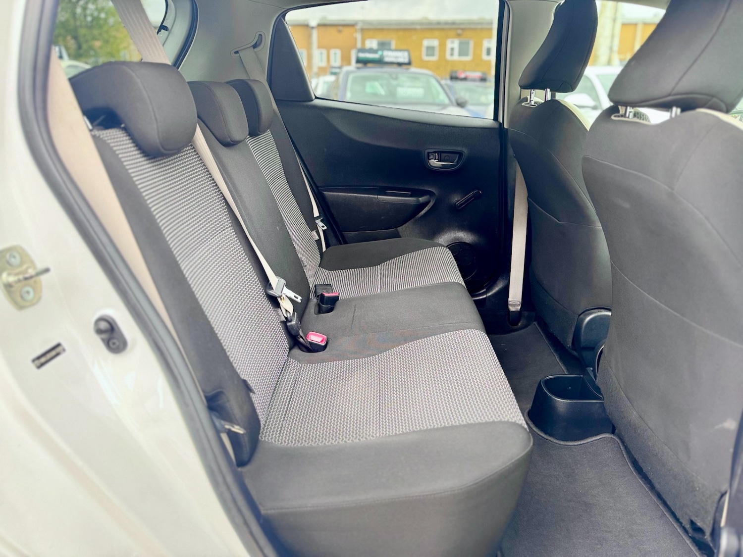 Used Toyota Yaris 2013 for sale - 76534105: Photo 12