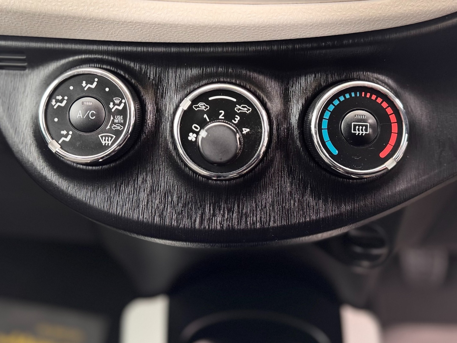 Used Toyota Yaris 2013 for sale - 76534105: Photo 35