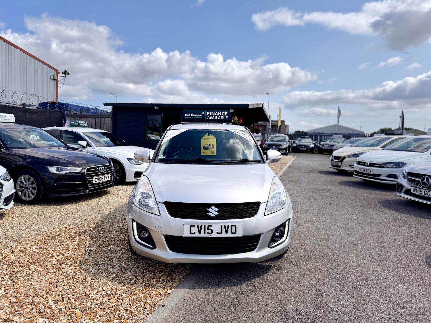 Used Suzuki Swift 2015 for sale - 76104684: Photo 2