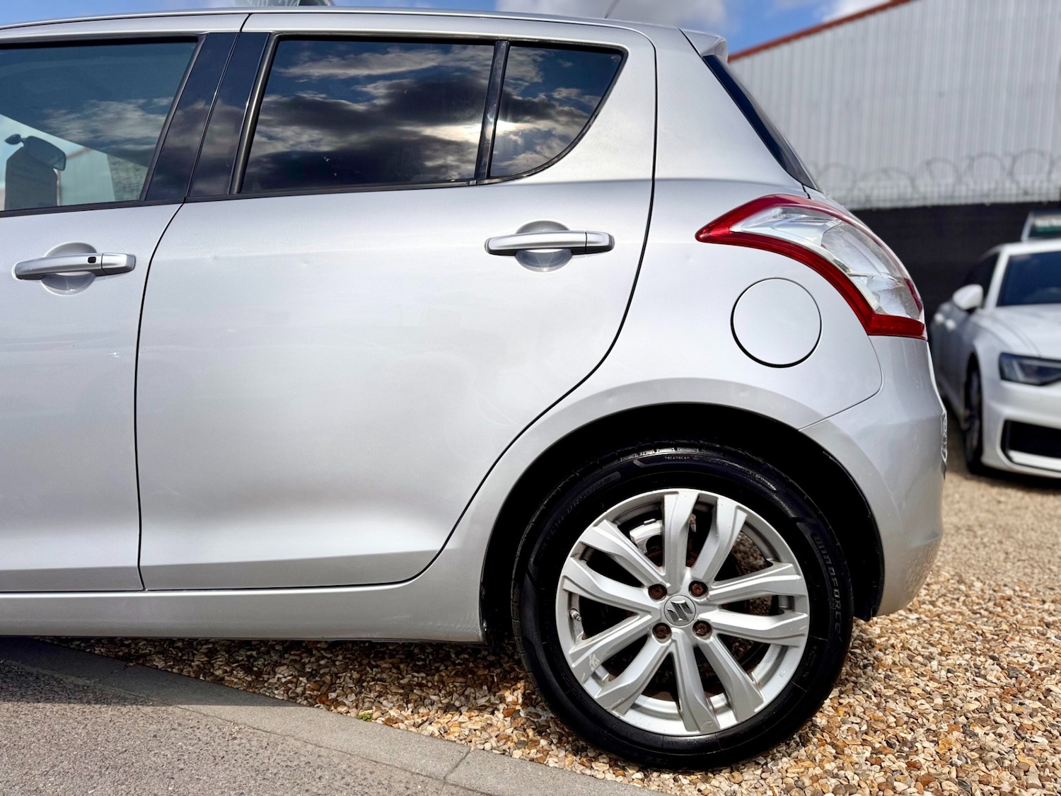 Used Suzuki Swift 2015 for sale - 76104684: Photo 23