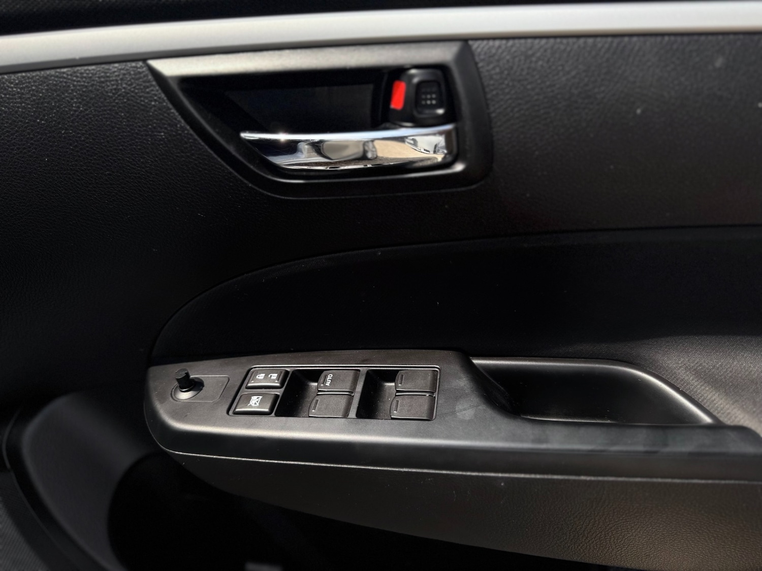 Used Suzuki Swift 2015 for sale - 76104684: Photo 26