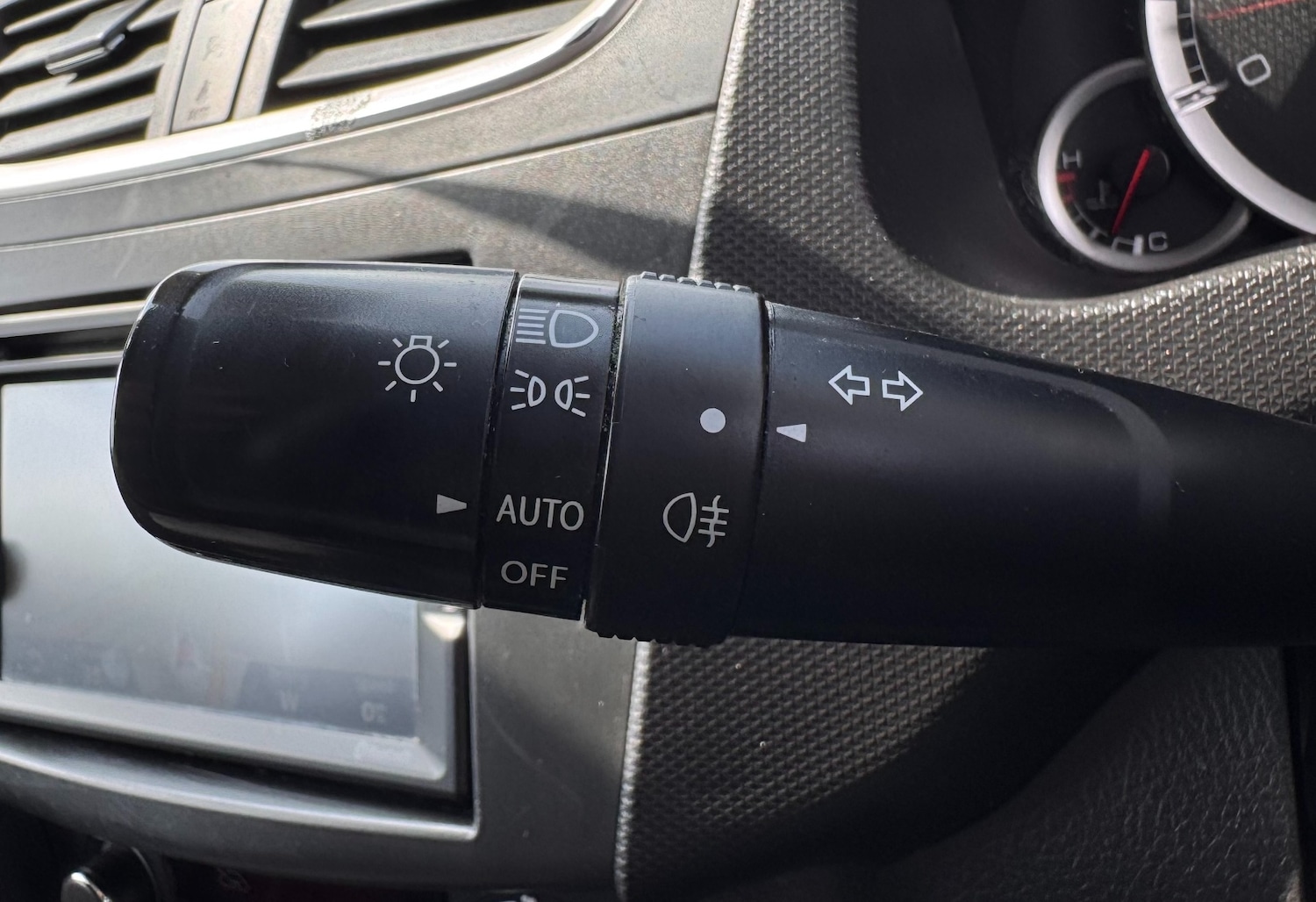 Used Suzuki Swift 2015 for sale - 76104684: Photo 32