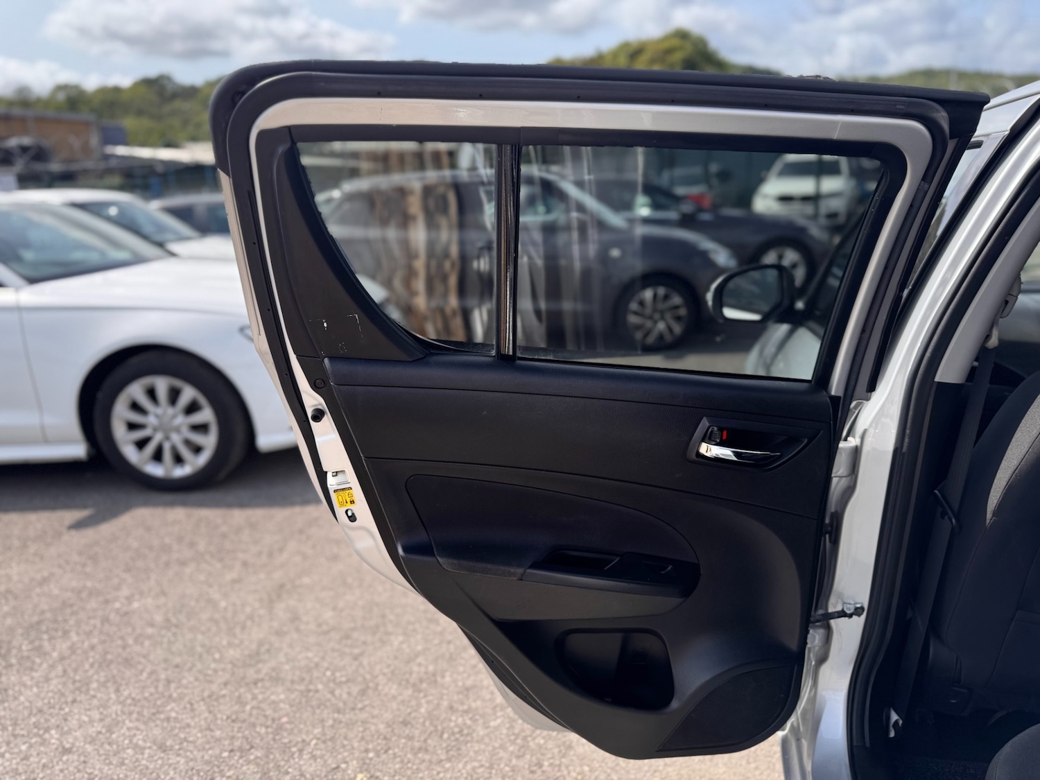Used Suzuki Swift 2015 for sale - 76104684: Photo 39