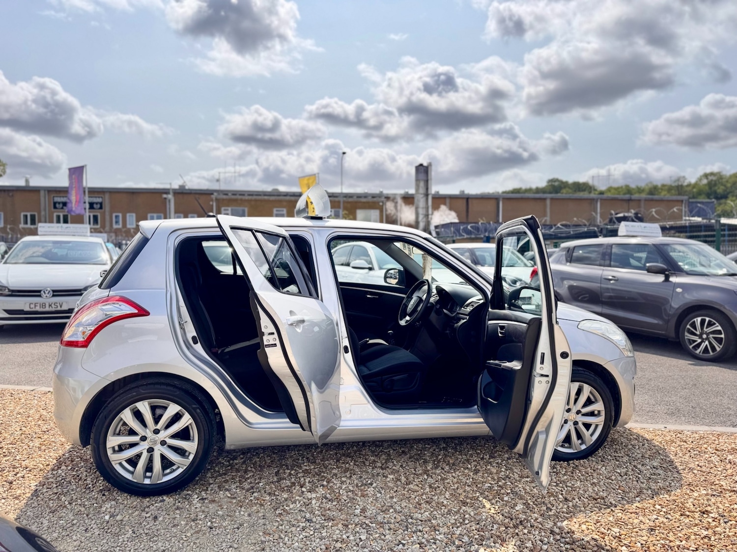 Used Suzuki Swift 2015 for sale - 76104684: Photo 44