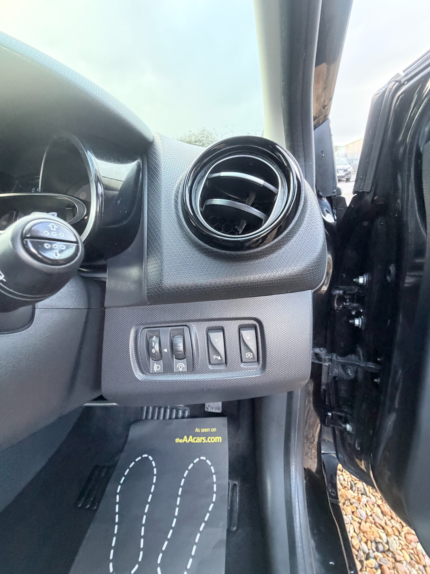 Used Renault Clio 2015 for sale - 77716585: Photo 25