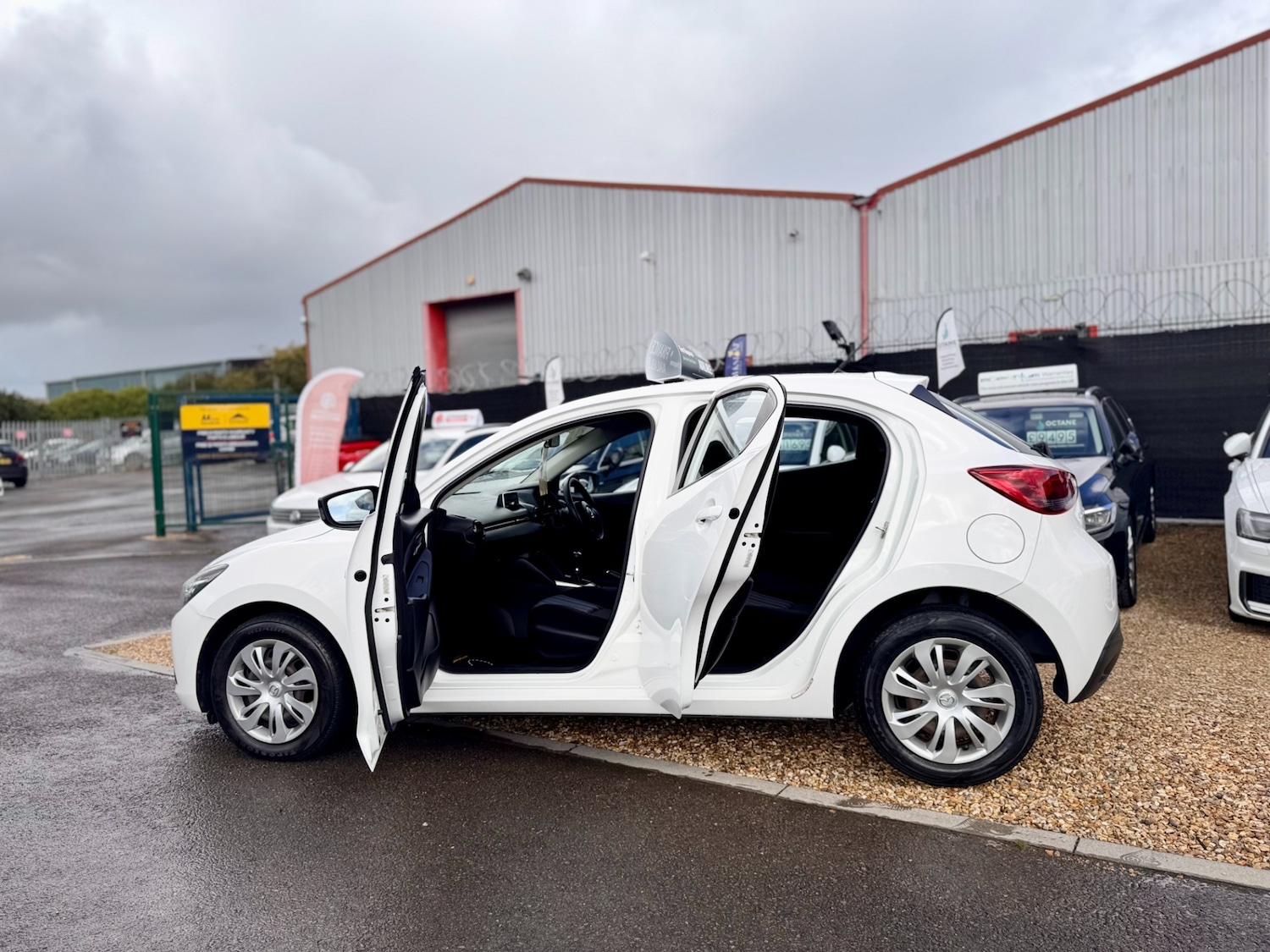 Used Mazda Mazda2 2015 for sale - 76948258: Photo 43