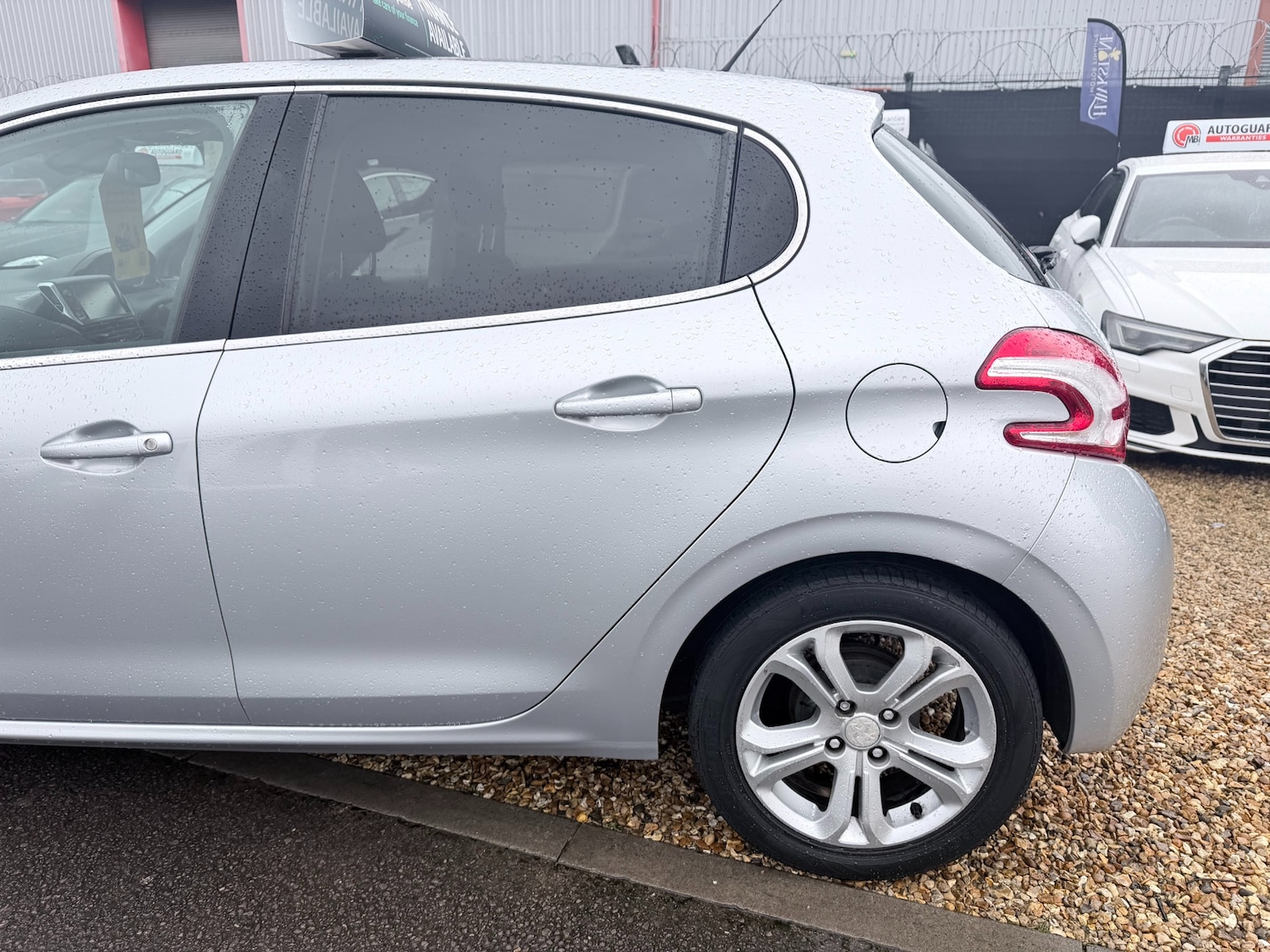 Used Peugeot 208 2013 for sale - 77476629: Photo 21