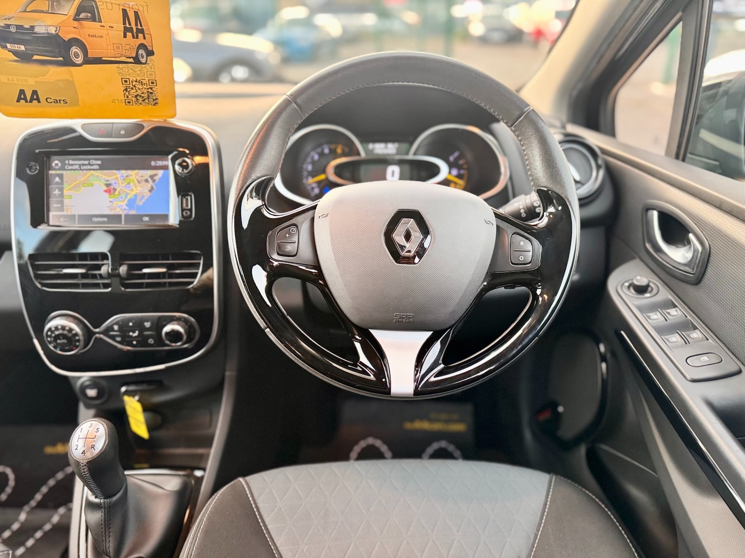 Used Renault Clio 2015 for sale - 76422143: Photo 11