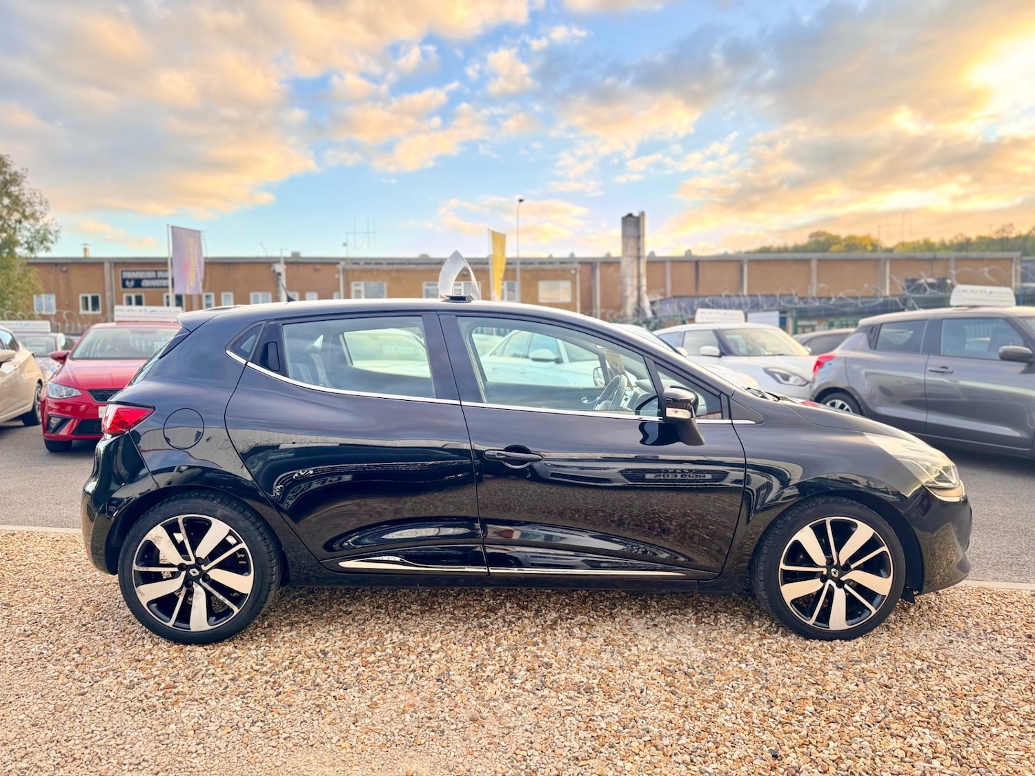 Used Renault Clio 2015 for sale - 76422143: Photo 13
