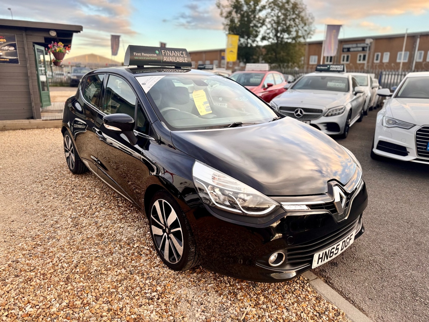 Used Renault Clio 2015 for sale - 76422143: Photo 14