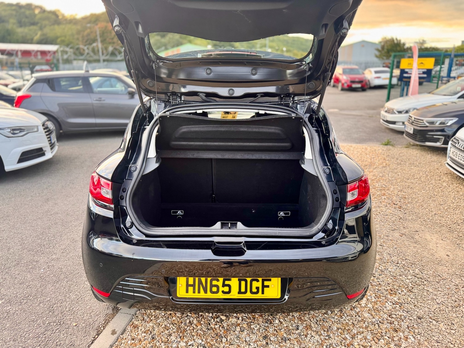 Used Renault Clio 2015 for sale - 76422143: Photo 20