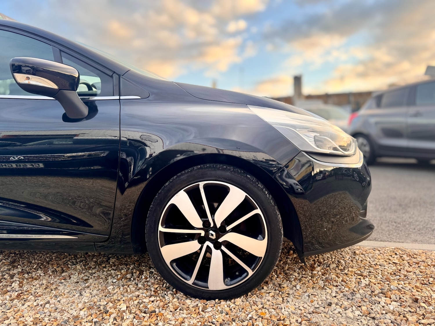 Used Renault Clio 2015 for sale - 76422143: Photo 21