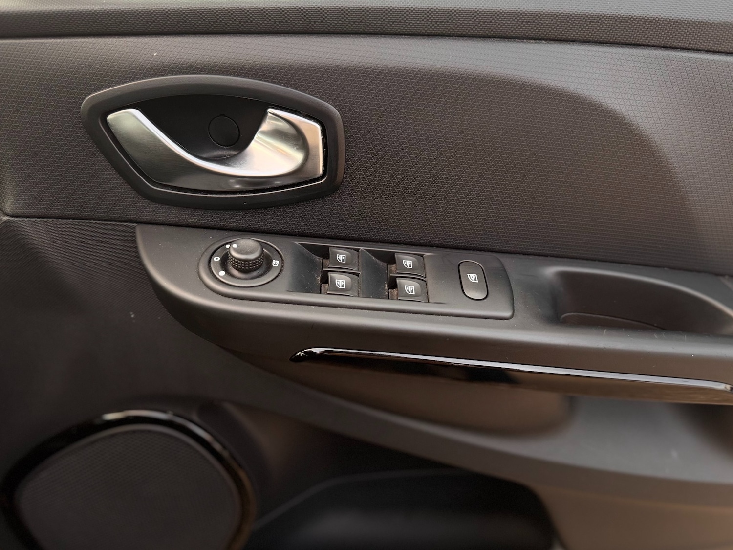 Used Renault Clio 2015 for sale - 76422143: Photo 26