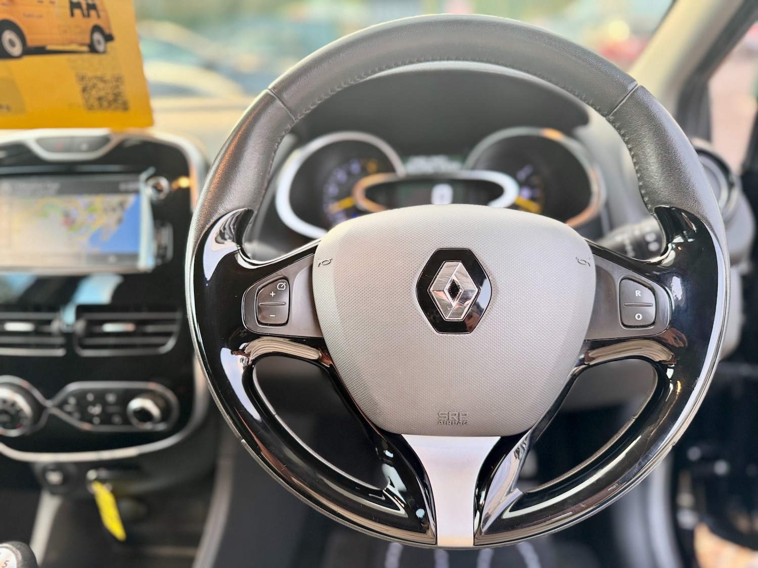 Used Renault Clio 2015 for sale - 76422143: Photo 28