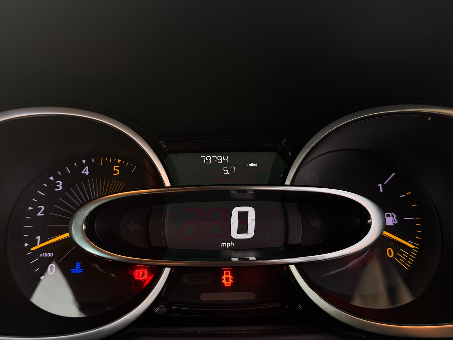 Used Renault Clio 2015 for sale - 76422143: Photo 29