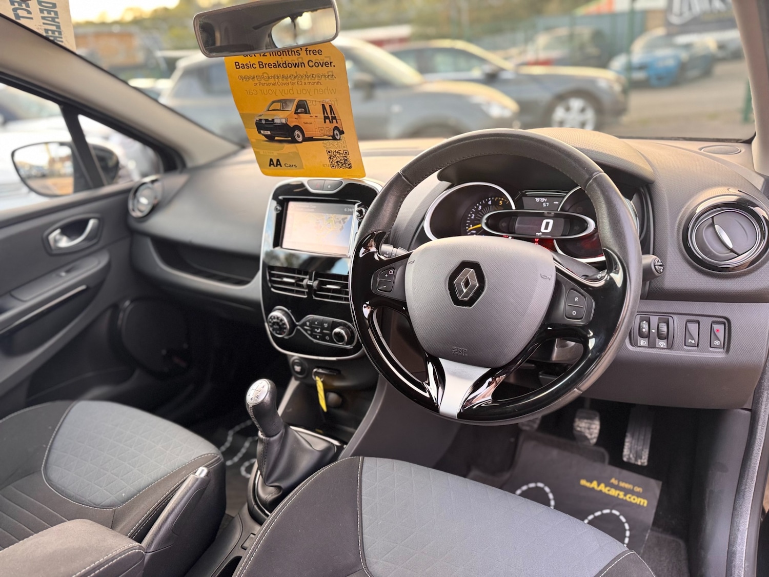 Used Renault Clio 2015 for sale - 76422143: Photo 34