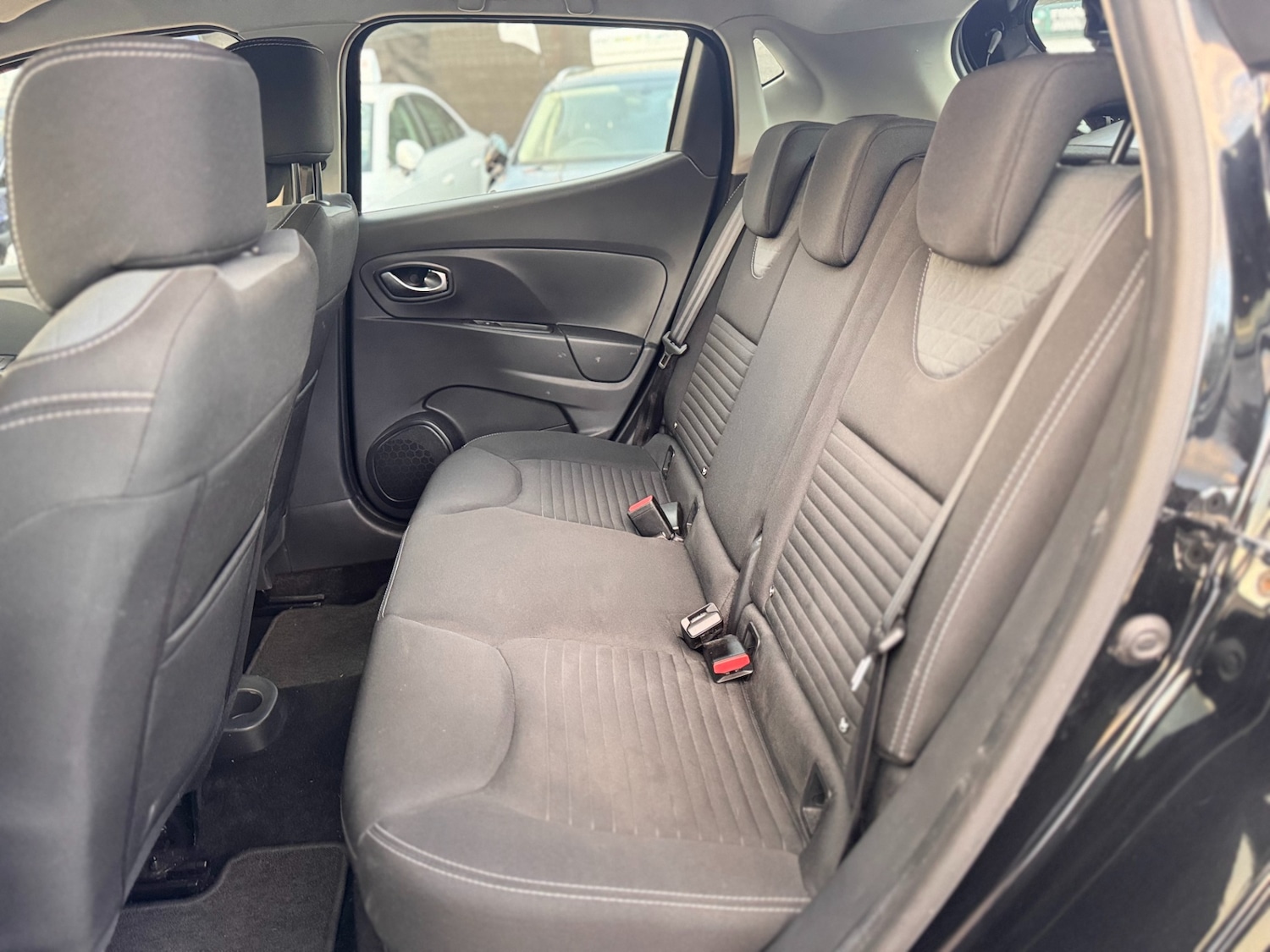 Used Renault Clio 2015 for sale - 76422143: Photo 38