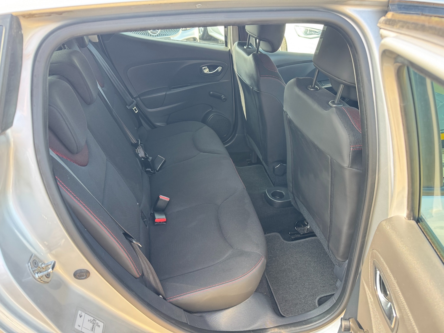 Used Renault Clio 2014 for sale - 76536226: Photo 9