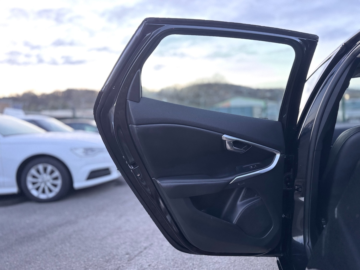 Used Volvo V40 2015 for sale - 76859606: Photo 39