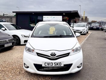 Used Toyota Yaris 2013 for sale - 77051639: Photo