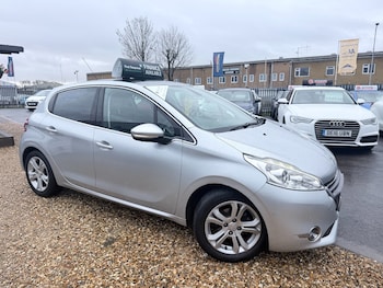 Used Peugeot 208 2013 for sale - 77760559: Photo