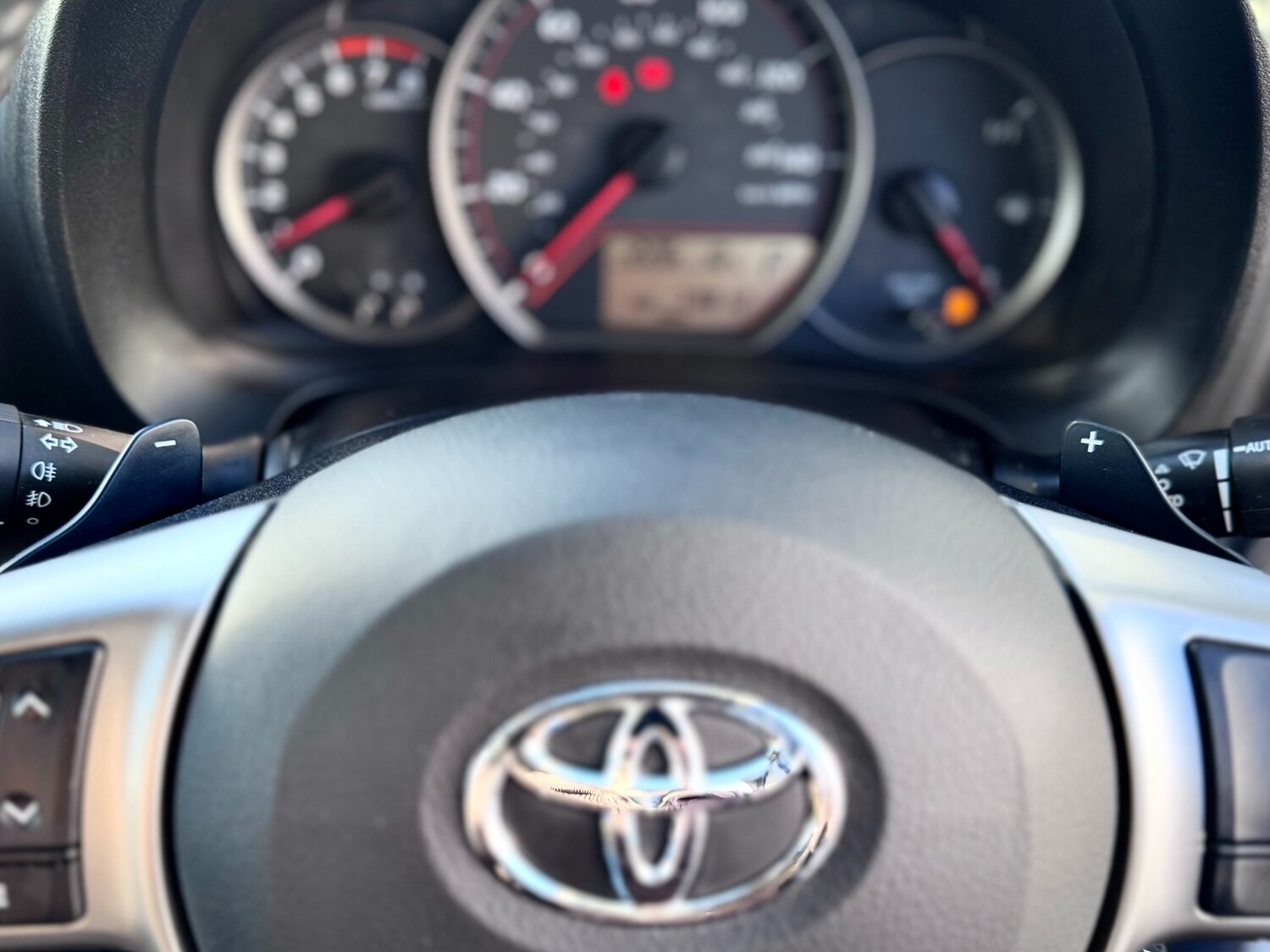 Used Toyota Yaris 2014 for sale - 77404847: Photo 31