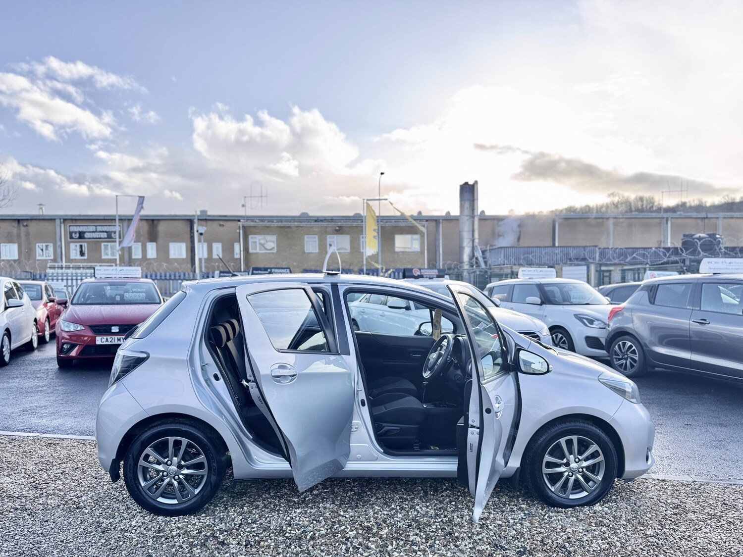 Used Toyota Yaris 2014 for sale - 77404847: Photo 47