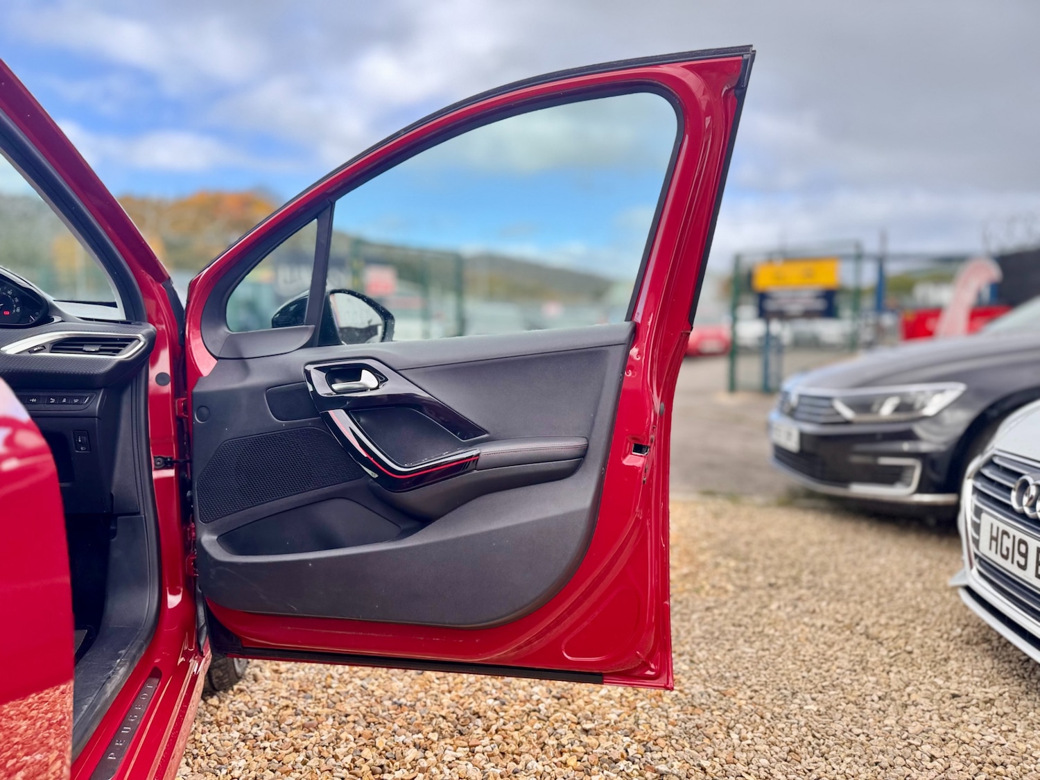 Used Peugeot 208 2015 for sale - 77640177: Photo 26