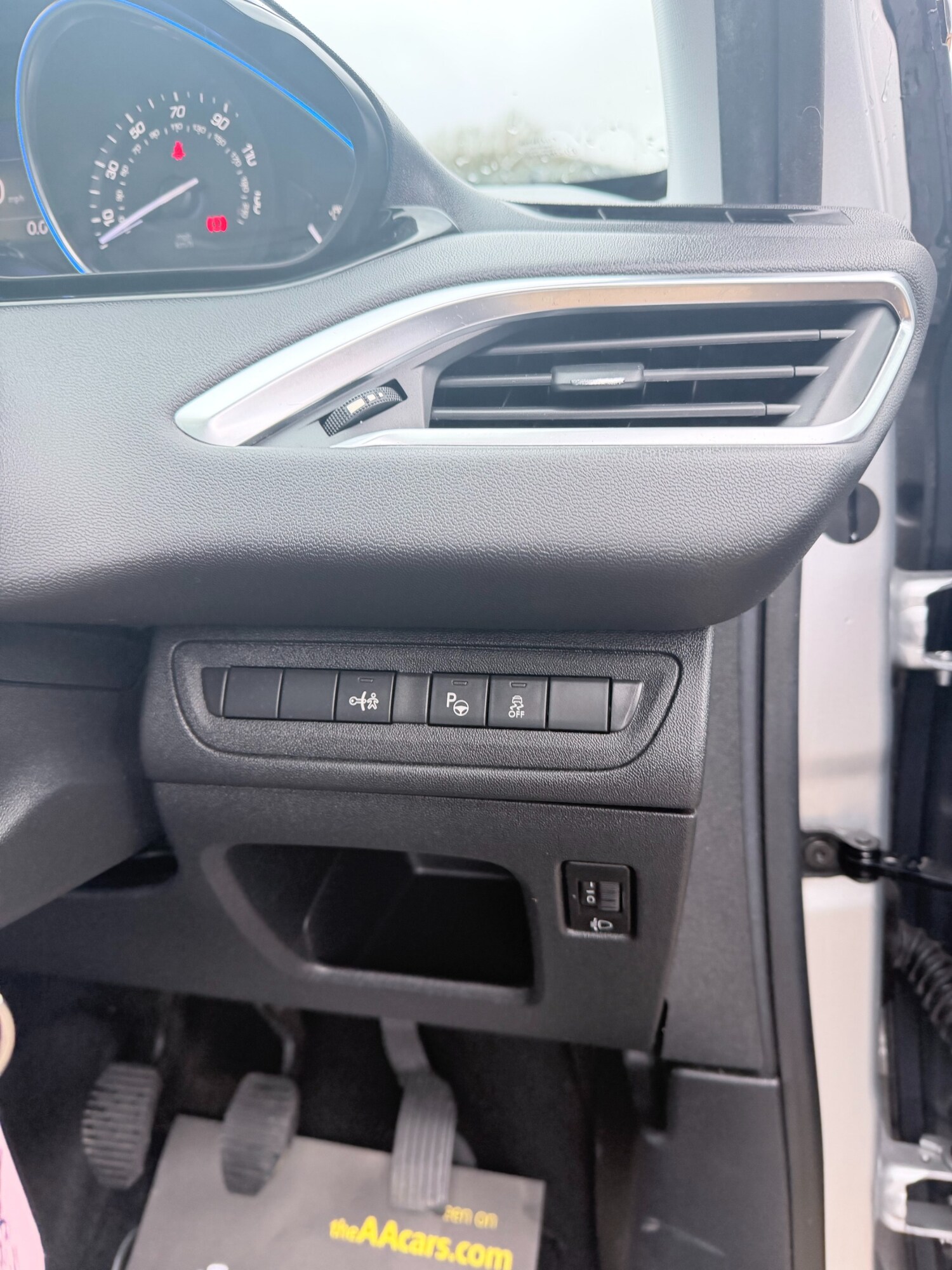 Used Peugeot 208 2013 for sale - 77578826: Photo 25