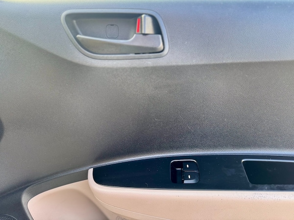 Used Hyundai i10 2016 for sale - 76302514: Photo 26