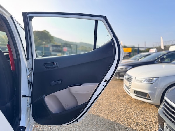 Used Hyundai i10 2016 for sale - 76302514: Photo 34