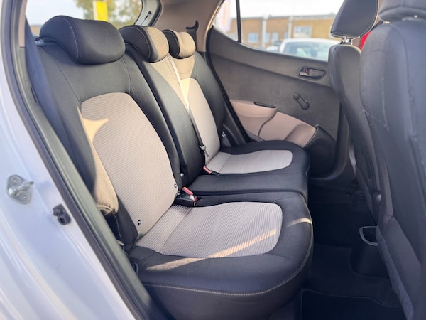 Used Hyundai i10 2016 for sale - 76302514: Photo 35