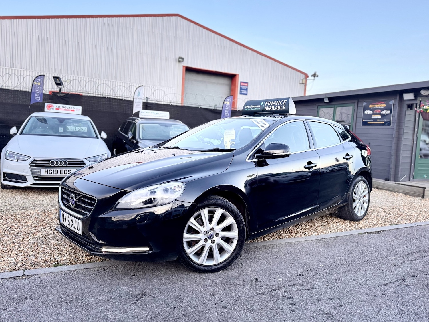 Used Volvo V40 2015 for sale - 76933298: Photo 3