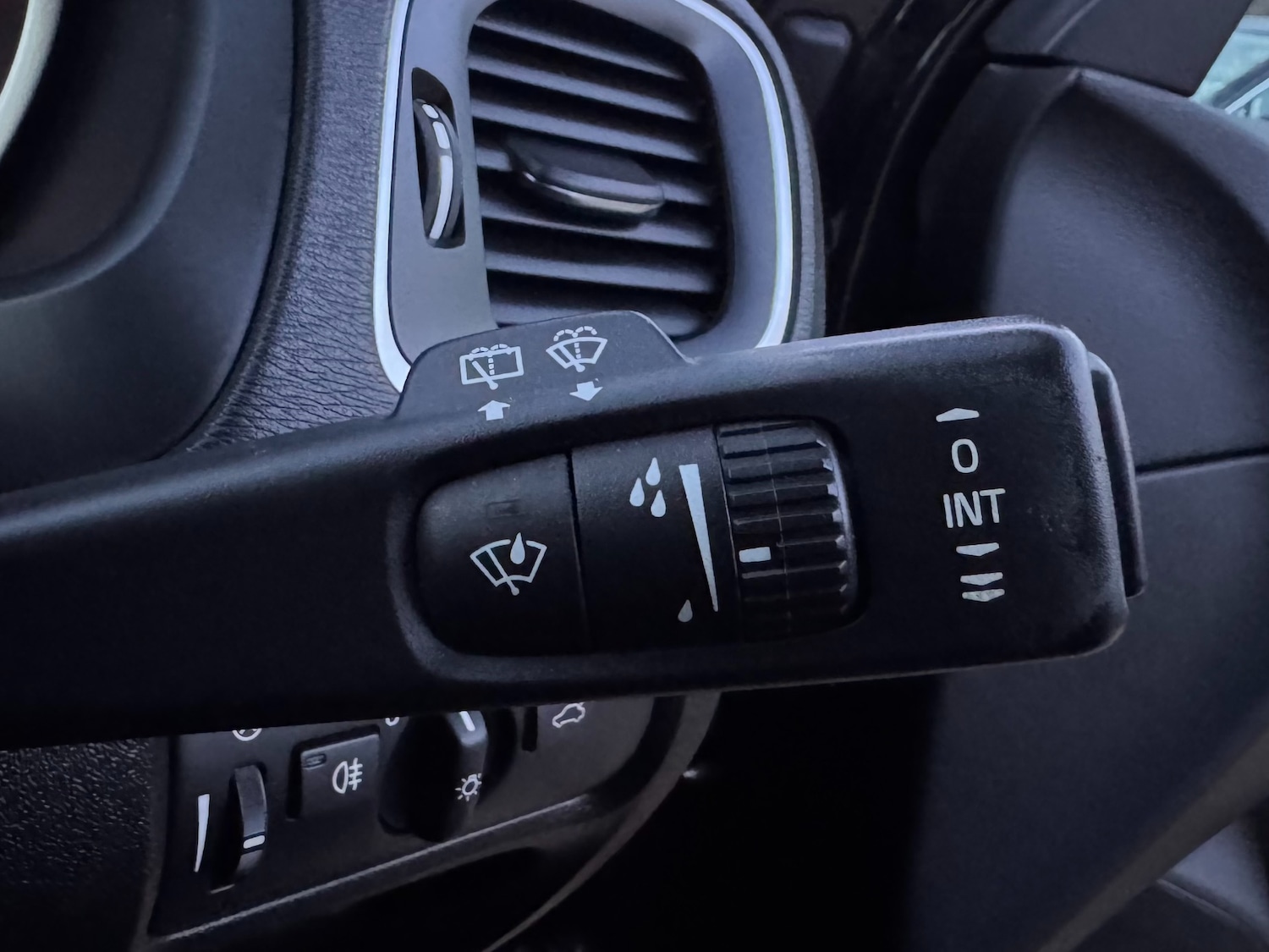 Used Volvo V40 2015 for sale - 76933298: Photo 31