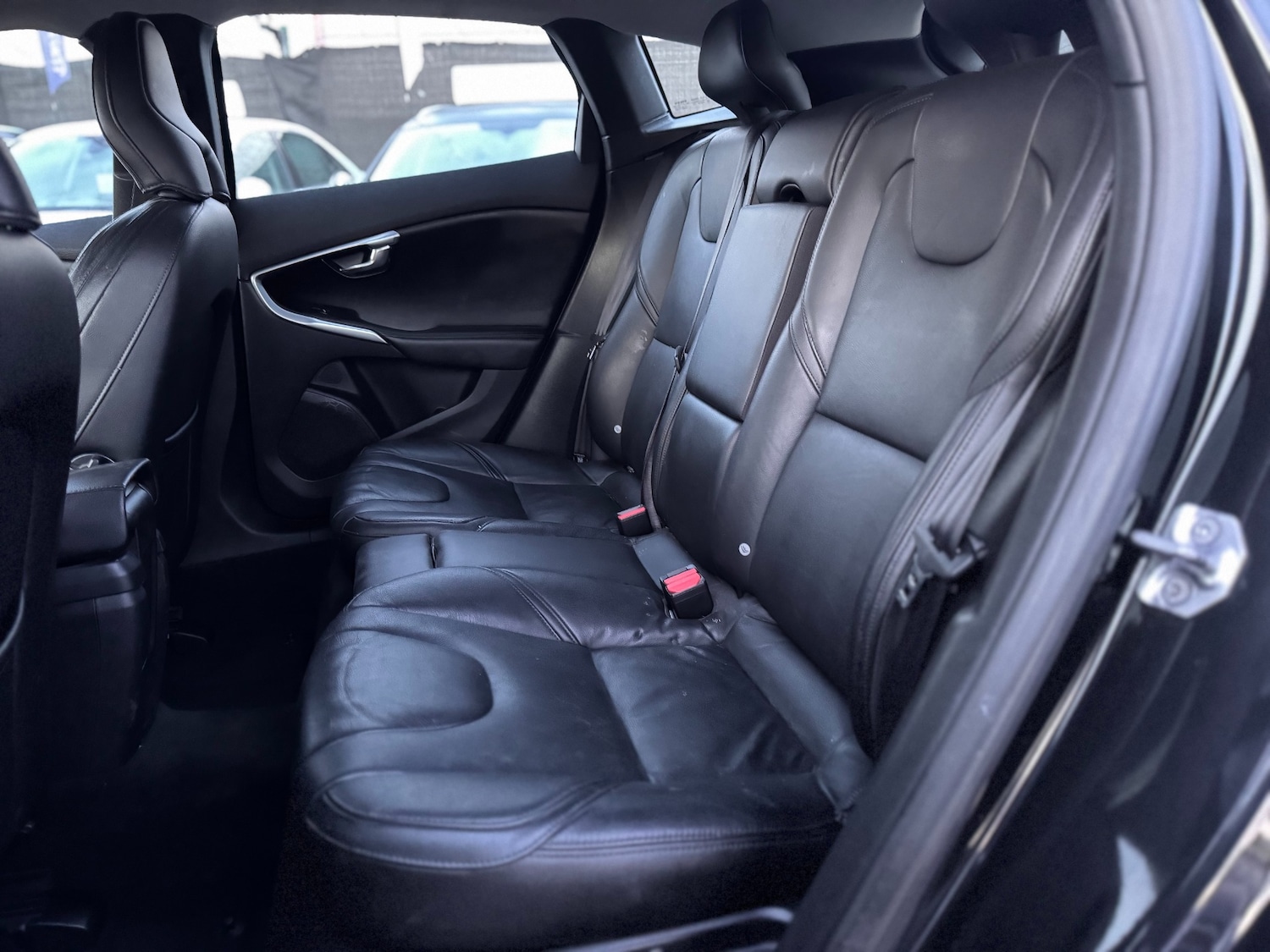 Used Volvo V40 2015 for sale - 76933298: Photo 40