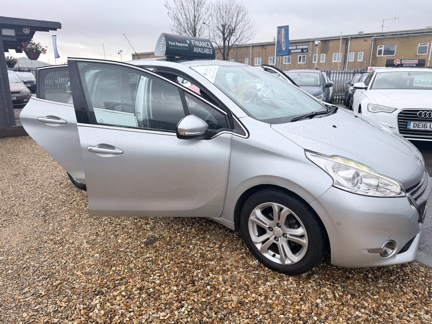 Used Peugeot 208 2013 for sale - 77543766: Photo 43