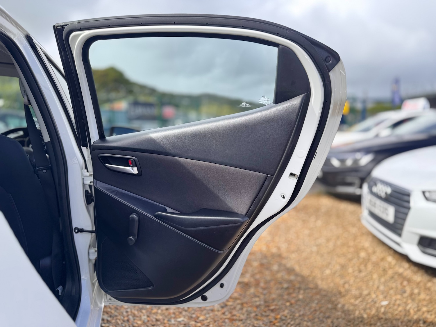 Used Mazda Mazda2 2015 for sale - 76738010: Photo 37