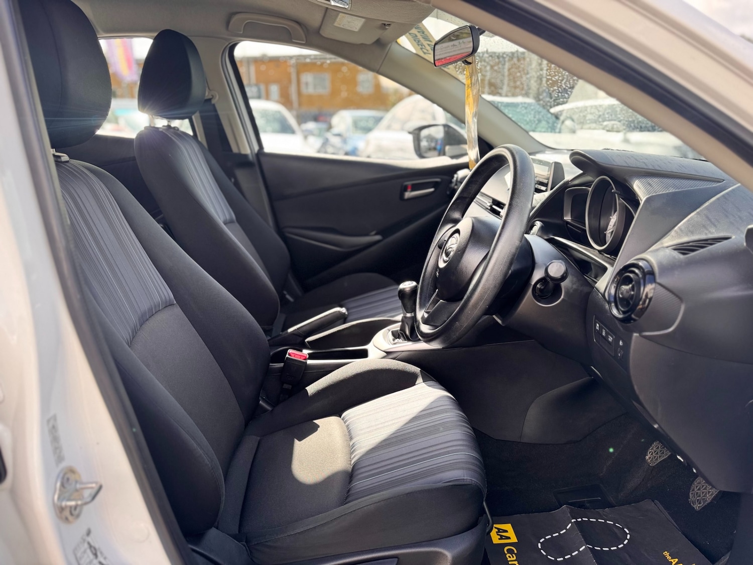 Used Mazda Mazda2 2015 for sale - 76738010: Photo 9