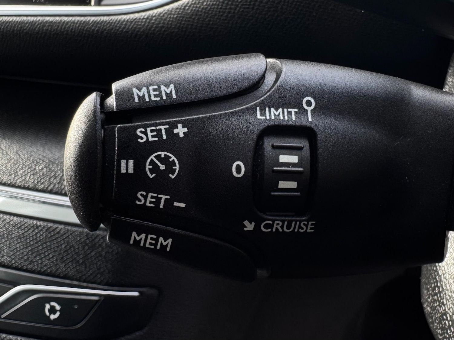 Used Peugeot 308 2014 for sale - 77105801: Photo 31