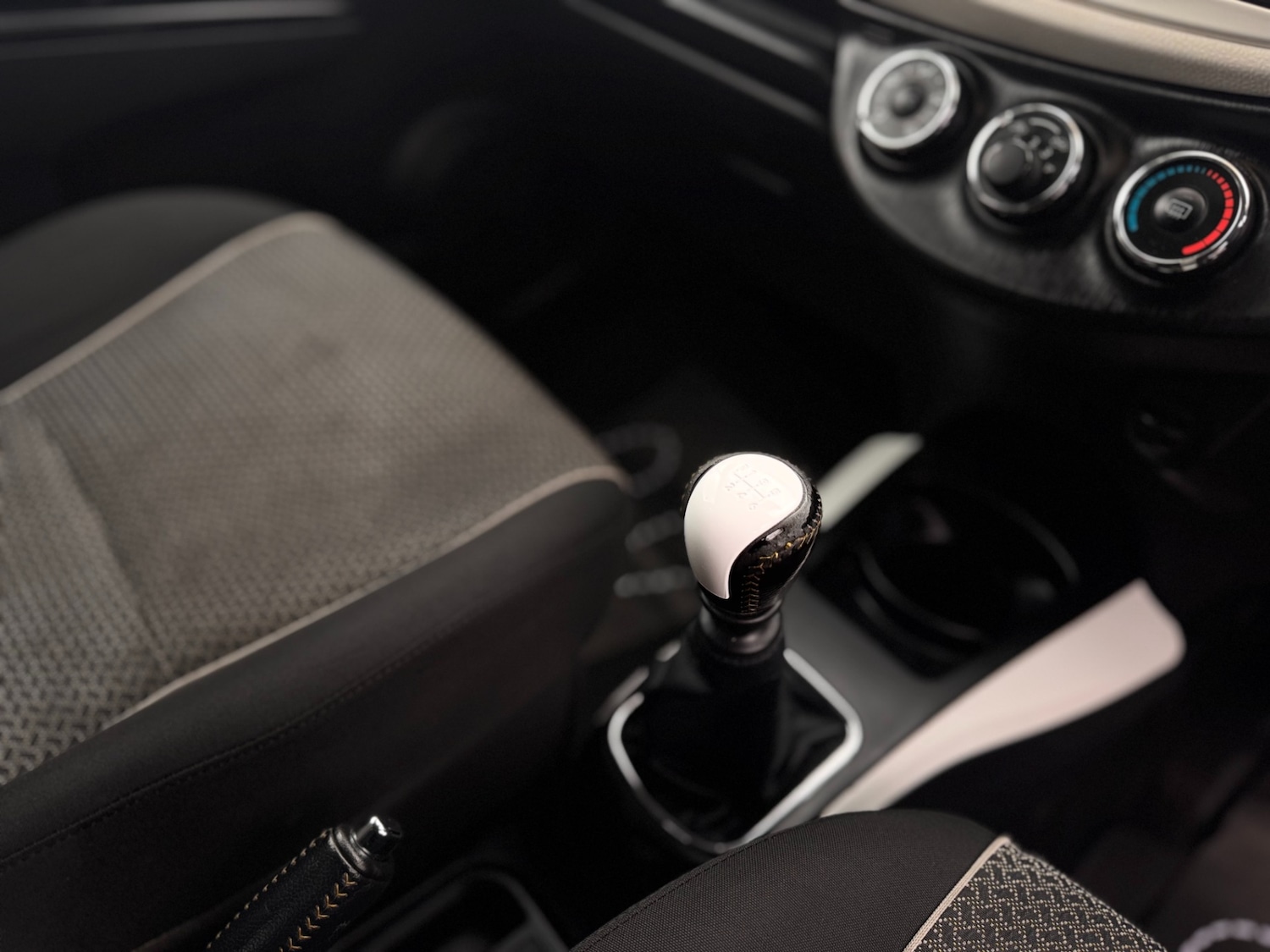 Used Toyota Yaris 2013 for sale - 76858958: Photo 36