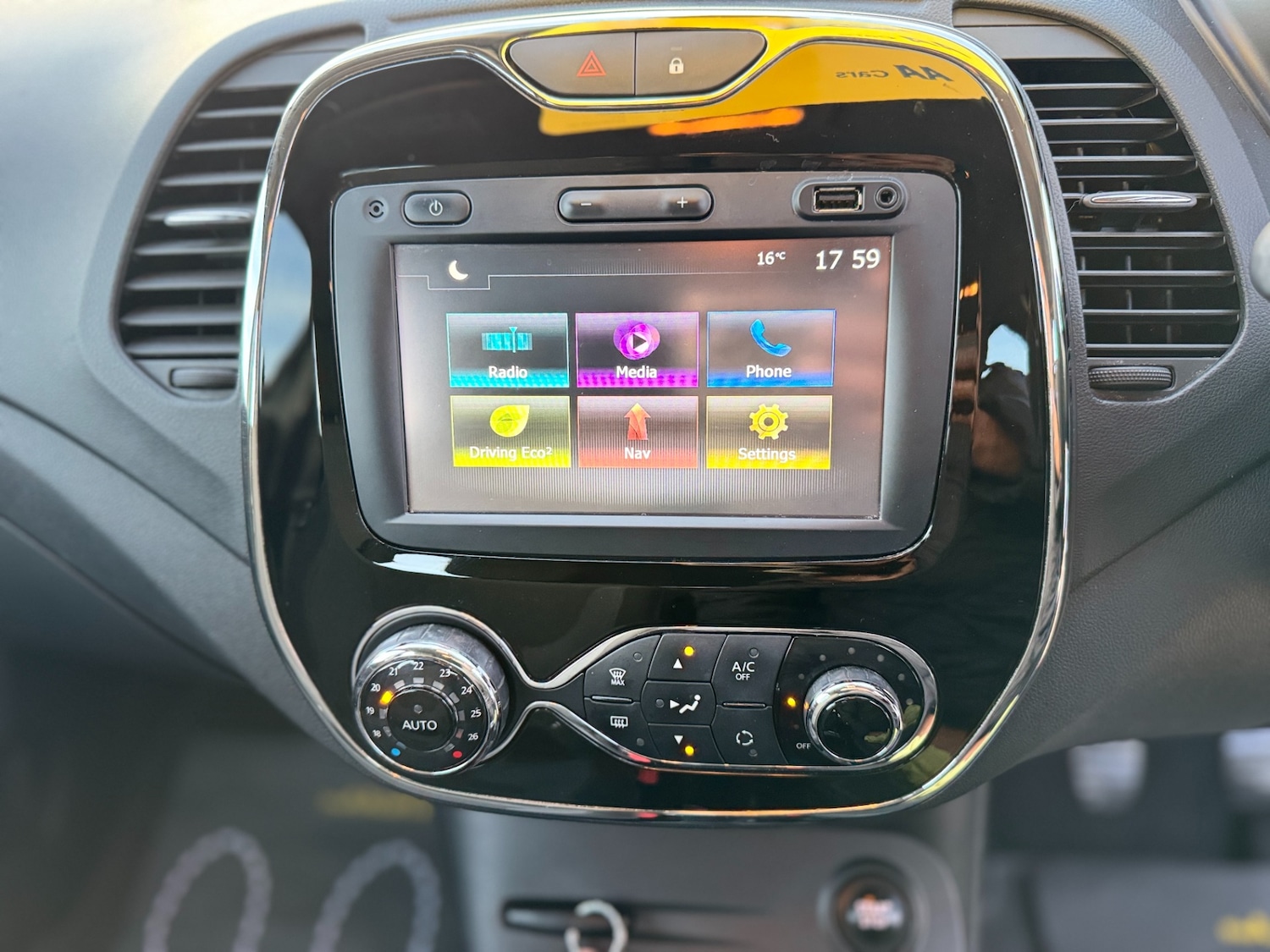 Used Renault Captur 2016 for sale - 76422412: Photo 28