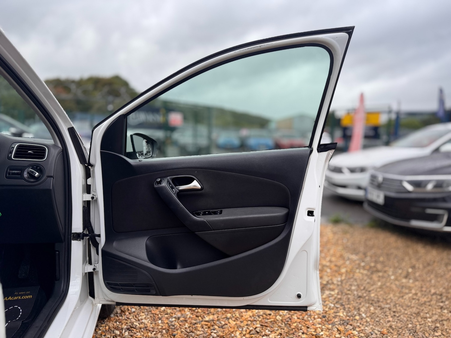 Used Volkswagen Polo 2012 for sale - 76858955: Photo 24