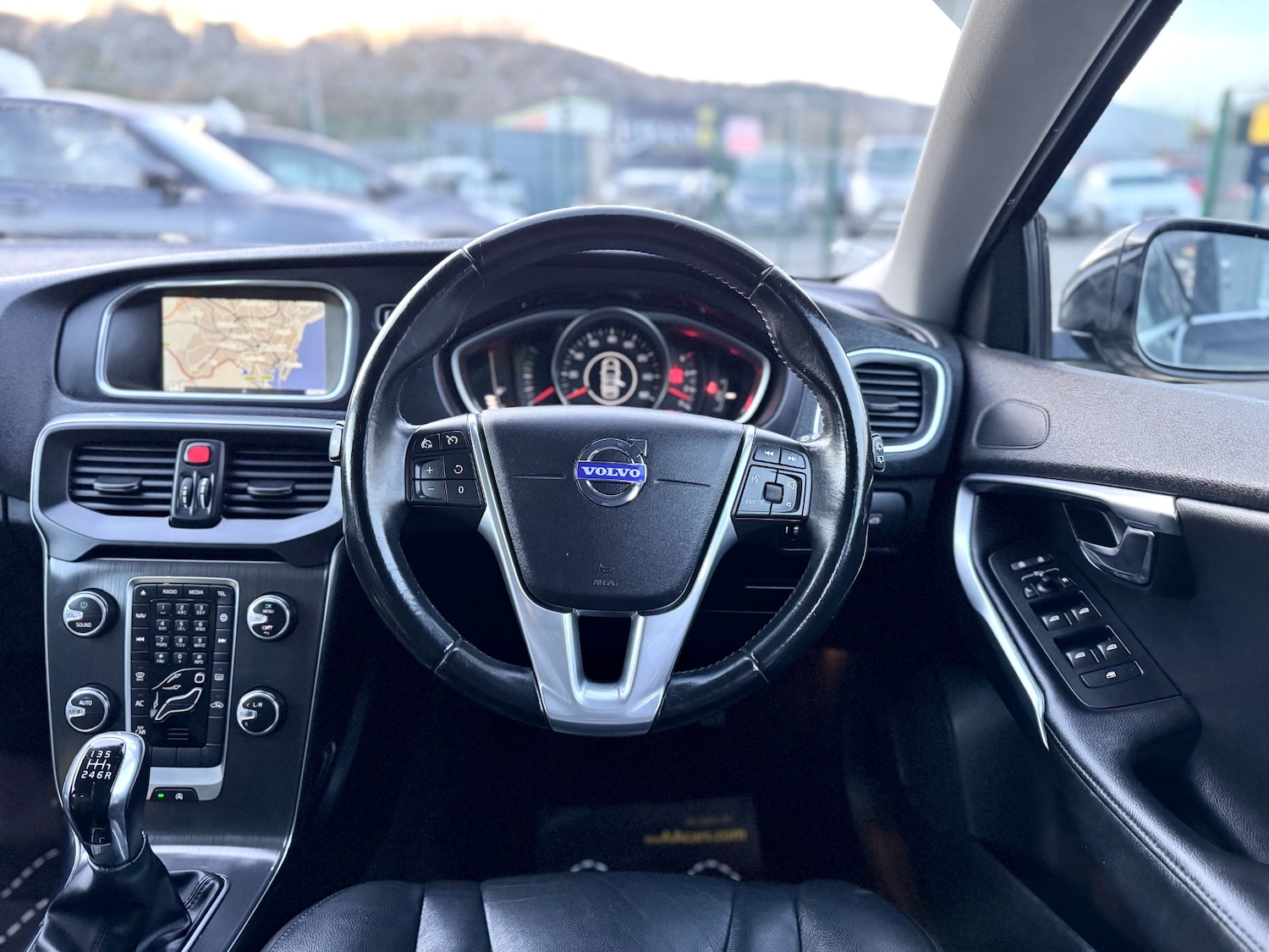 Used Volvo V40 2015 for sale - 77019456: Photo 11