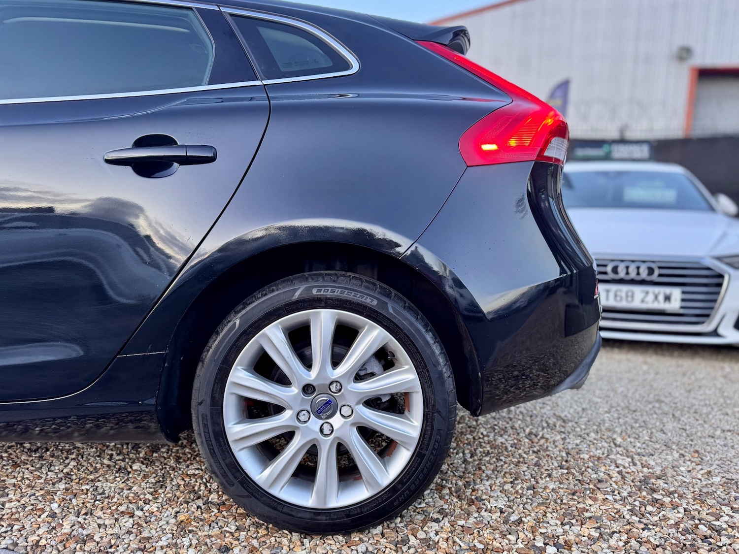 Used Volvo V40 2015 for sale - 77019456: Photo 23