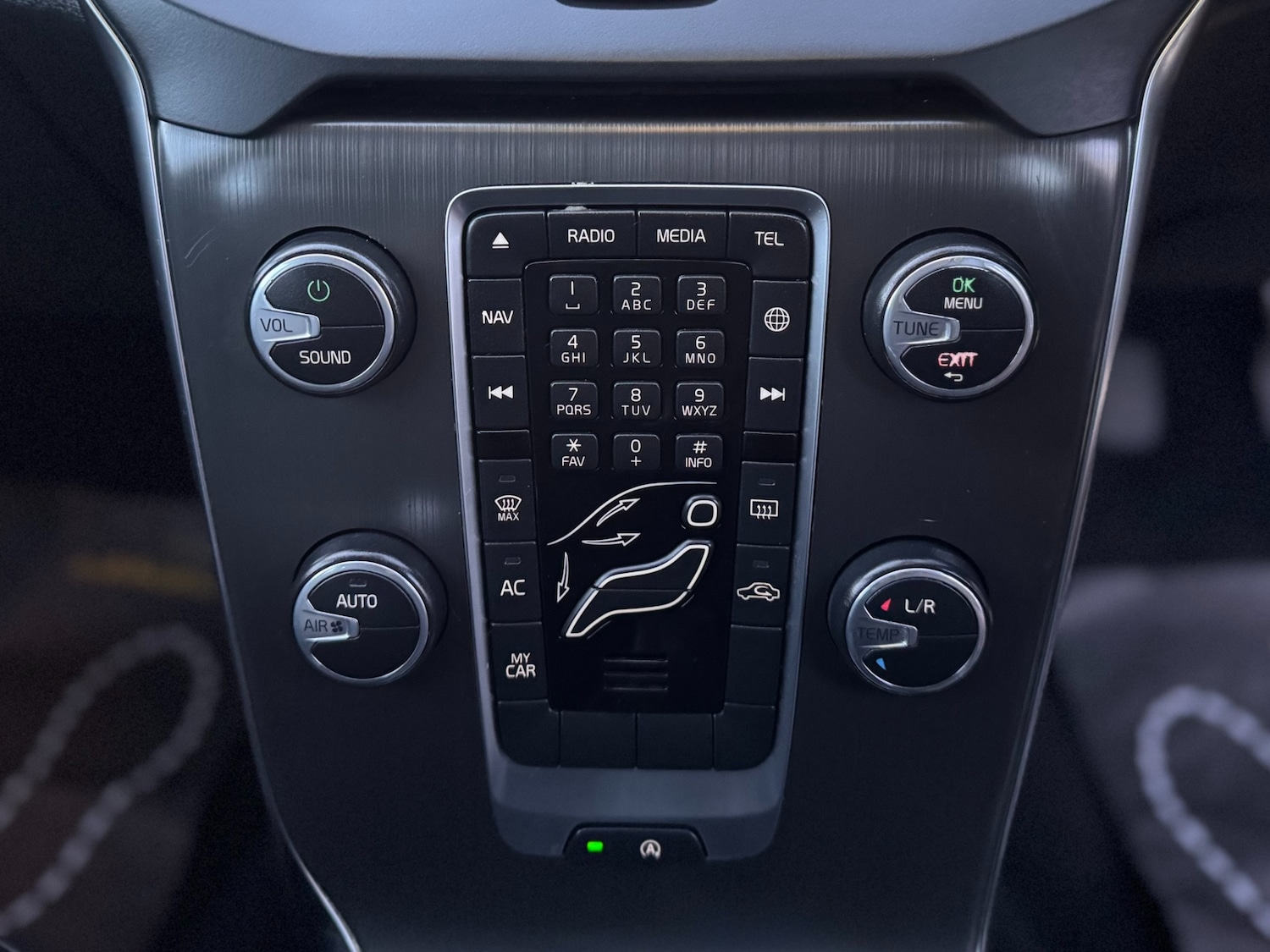 Used Volvo V40 2015 for sale - 77019456: Photo 34