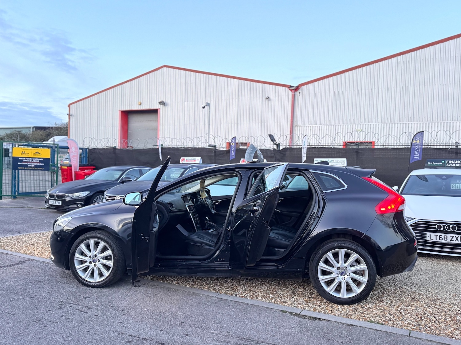 Used Volvo V40 2015 for sale - 77019456: Photo 43