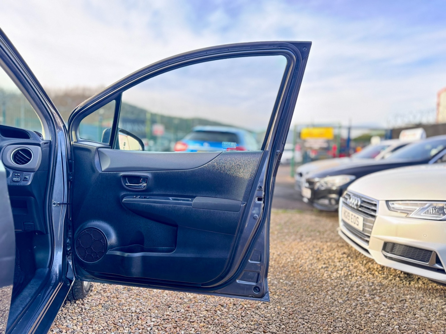 Used Toyota Yaris 2012 for sale - 77167852: Photo 25