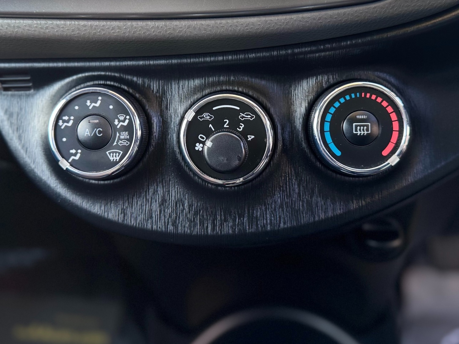 Used Toyota Yaris 2012 for sale - 77167852: Photo 35