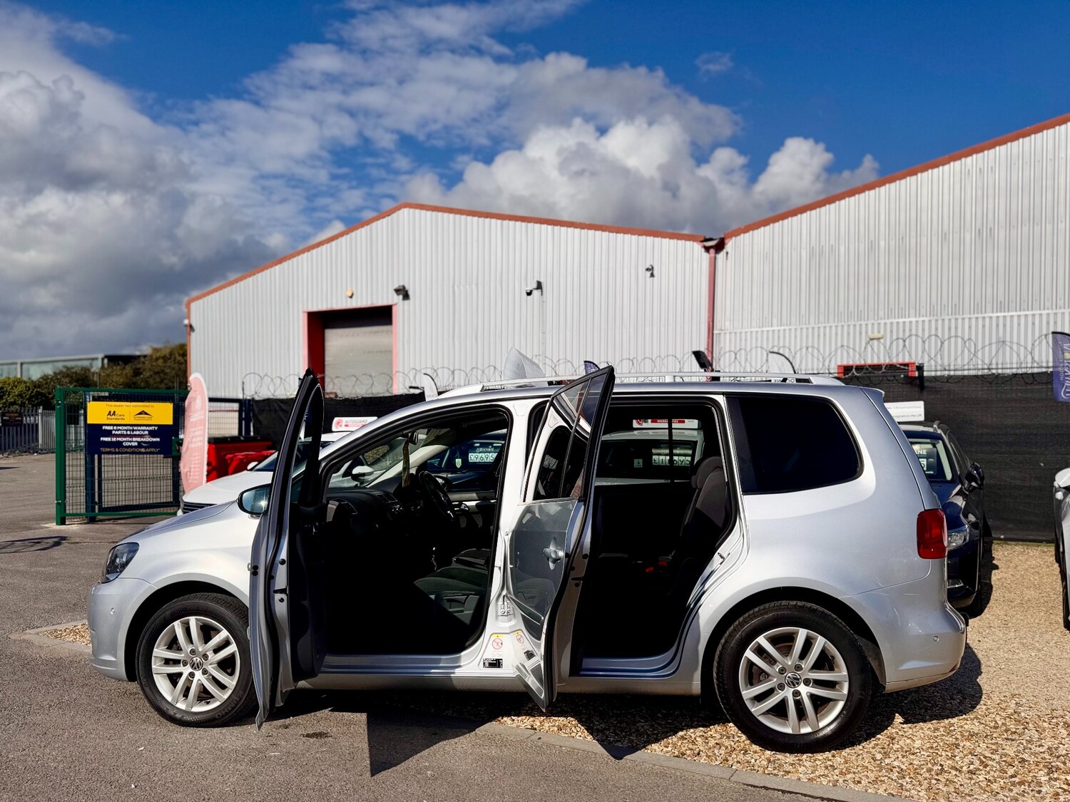 Used Volkswagen Touran 2011 for sale - 76507604: Photo 47