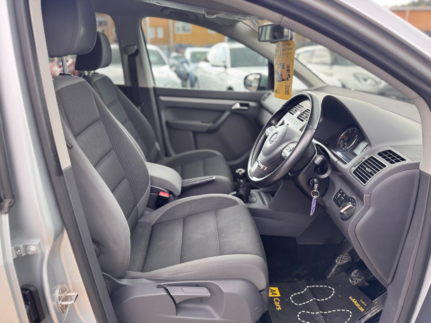 Used Volkswagen Touran 2011 for sale - 76507604: Photo 9